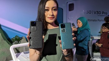 Vivo V30 Pro tersedia dalam pilihan warna Hijau Khatulistiwa dan Hitam Vulkanik. Foto: Virgina Maulita Putri/detikINET