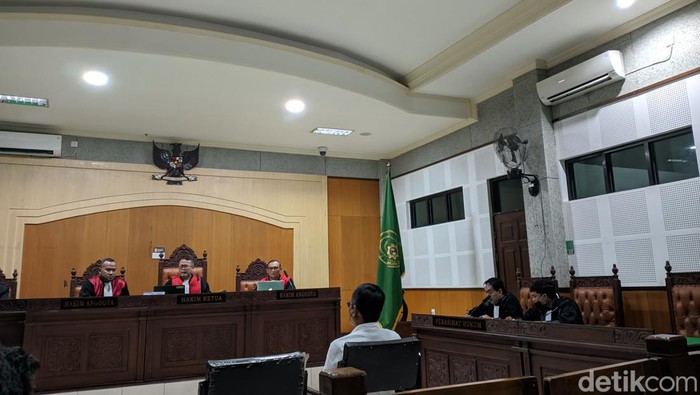 Sidang vonis kasus korupsi maching band di PN Tipikor Mataram, Rabu (28/2/2024) malam. Foto: (Ahmad Viqi/detikBali).
