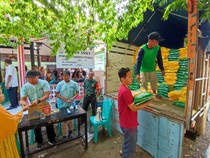 Ratusan Warga Ponorogo Rela Antre Beras Murah