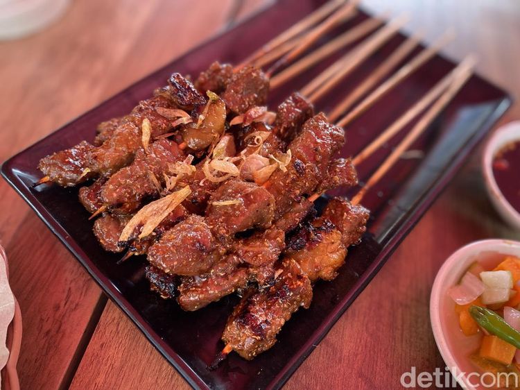 Di Warung Nasi Raffi Ahmad Ada Gepuk dan Sate Maranggi yang Lezat Mantap!