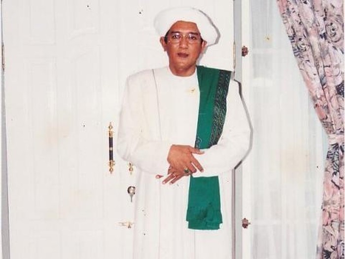 Abah Guru Sekumpul berasal dari Martapura, Kalimantan Selatan