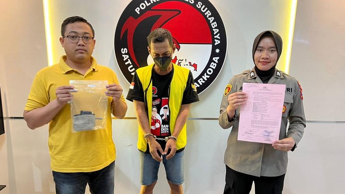 AD, pengedar sabu di Surabaya saat ditangkap