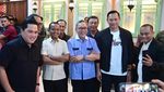 Intip Gaya AHY Ngemal Perdana Bareng Jokowi di Samarinda
