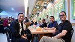 Intip Gaya AHY Ngemal Perdana Bareng Jokowi di Samarinda
