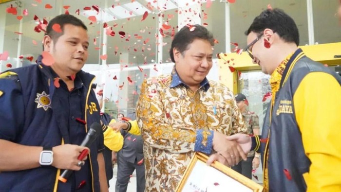 Airlangga Hartarto dan Jerry Sambuaga. (dok. istimewa).