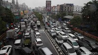 Kemacetan juga berimbas ke Jalan Mitra Sunter Boulevard dan Jalan Yos Sudarso. 