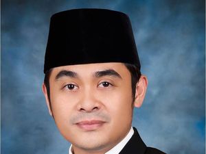 AWK Berkukuh Tetap Anggota DPD meski Dipecat dan Tolak Kosongkan Kantor