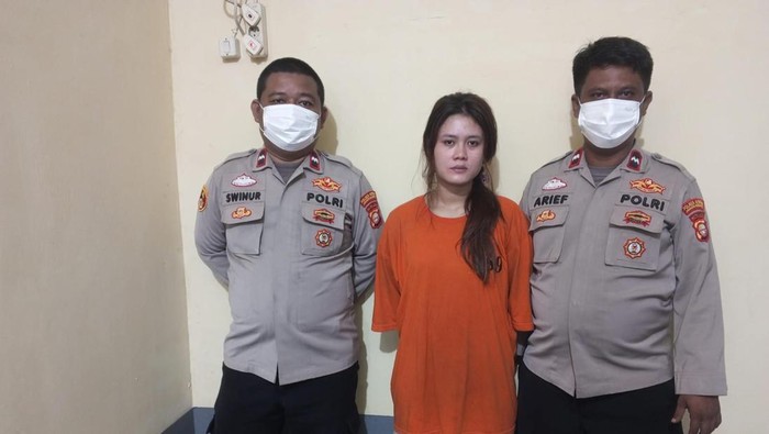ART yang membobol ATM milik majikannya hingga Rp 20 juta di kawasan Pancoran, Jakarta Selatan, ditangkap (dok.ist)