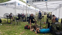 Begini suasana di dalam barak atau tenda darurat yang dilengkapi dengan kipaps angin untuk menghalau gelombang panas di Sydney, Australia, Kamis (29/2/2024).