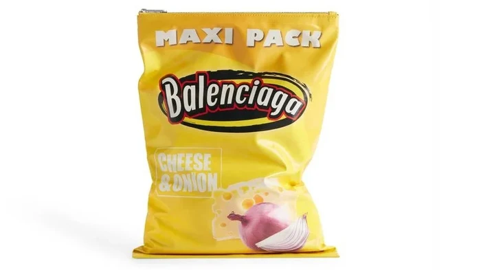 Ciptakan Tas Mirip Kantung Keripik, Balenciaga Sukses Tarik Perhatian