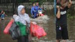 Banjir di Rawa Terate Cakung Capai Ketinggian 120 Cm