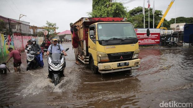 Banjir di Rawa Terate Cakung Capai Ketinggian 120 Cm Foto: Agung Pambudhy