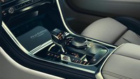 Di bagian tengah kokpit, ada tulisan khusus ‘First Edition 1/400’. Foto: BMW