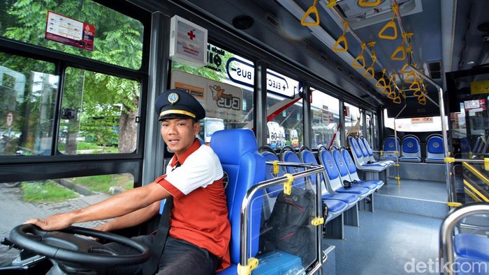 Bus Listrik Trans Semanggi Kembali Beroperasi di Surabaya