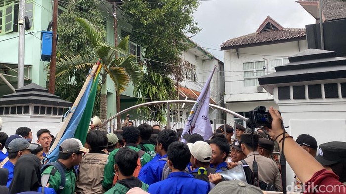 Demo mahasiswa Sukabumi.