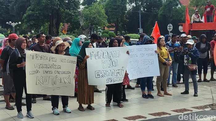 Demo Pedagang Pasar Kutisari Selatan