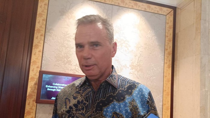Direktur PT Van Oord Indonesia dan Direktur Delta Marine Consultant, Peter van der Hulst