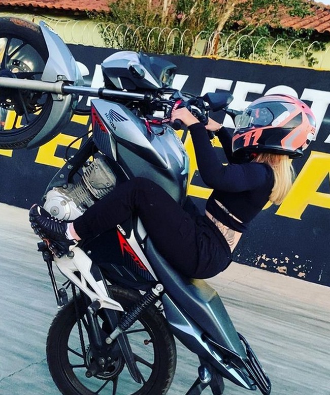 Polisi menyita 13 kantong kokain, beberapa ganja, dan segepok uang tunai dari tempat itu. Eduarda kini dituduh sebagai bandar narkoba. Foto: dok. Instagram/@ _dumarquess017