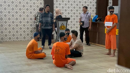 Empat santri senior yang aniaya Bintang hingga tewas menjalani rekonstruksi