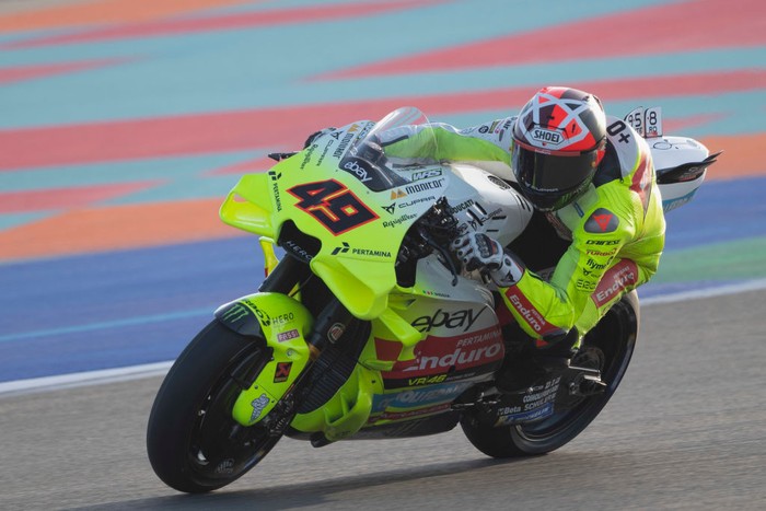 DOHA, QATAR - FEBRUARY 20: Fabio Di Giannantonio of Italy and Pertamina Enduro VR46 Racing Team  rounds the bend during the Qatar MotoGP Official Test at Losail Circuit on February 20, 2024 in Doha, Qatar. (Photo by Mirco Lazzari gp/Getty Images)