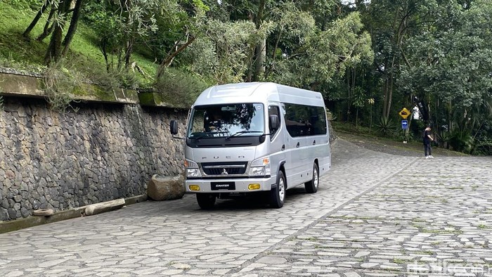 Fuso Canter Bus