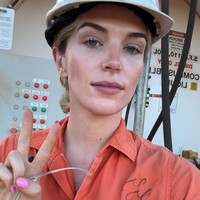 Aku awalnya khawatir dengan bagaiama aku dilihat orang tapi semuanya baik dan membuatku merasa diterima. Aku bekerja di sana sejak Agustus tapi sudah mendapat employee of the month dan employee of the year, katanya dilansir The Sun. Foto: Instagram Grainne Gallanagh