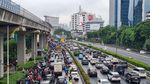 Jakarta Diguyur Hujan, Jalan MT Haryono Macet