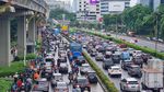 Jakarta Diguyur Hujan, Jalan MT Haryono Macet