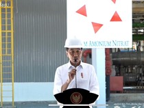 Momen Jokowi Resmikan Pabrik Amonium Nitrat Senilai 1,2 T di Kaltim