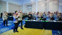 Pada Rapim Polri, Kapolri mengungkapkan bahwa ada beberapa agenda penting yang harus diamankan oleh personel kepolisian. Mulai dari tahapan Pemilu yang masih berjalan, kesiapan pengamanan Bulan Ramadan hingga Idul Fitri, event internasional hingga pelaksanaan Pemilihan Kepala Daerah (Pilkada) serentak di 37 provinsi Indonesia. (Foto: Dok Istimewa)