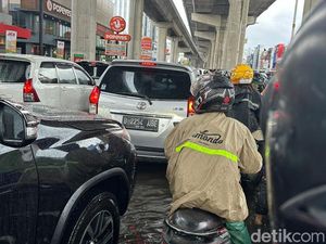 Cerita Warga Terjebak Macet 3 Jam di Kelapa Gading Gara-gara Banjir