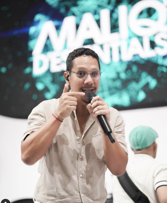 Keseruan Angga 'MALIQ & D’Essentials' Saat Ngopi dan Makan Bareng Anak