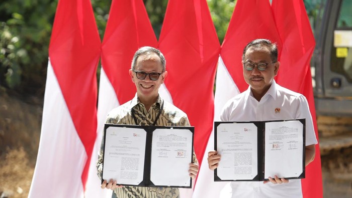 Penandatanganan perjanjian OJK dan Otorita IKN dilakukan Ketua Dewan Komisioner OJK Mahendra Siregar dan Kepala Otorita IKN Bambang Susantono.