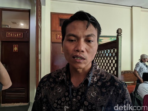 Ketua Komisi Pemilihan Umum (KPU) Lombok Barat, Lalu Rudi Iskandar saat ditemui di Hotel Jayakarta, Batulayar, Lombok Barat, Kamis (29/2/2024). (Ahmad Viqi/detikBali)