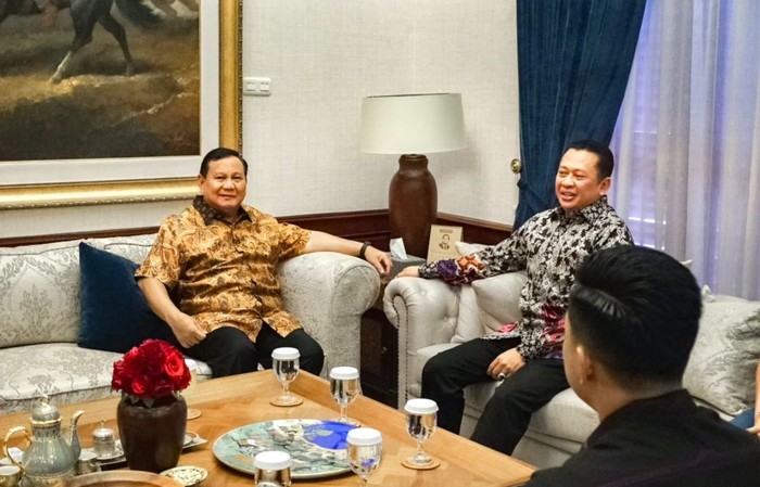 Ketua MPR RI Bambang Soesatyo mengapresiasi atas kenaikan pangkat jenderal kehormatan (Hor) bintang empat kepada Menteri Pertahanan Prabowo Subianto.