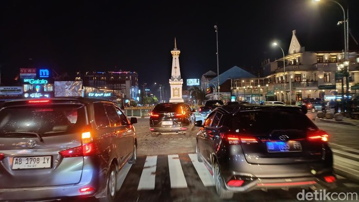 Kondisi lalu lintas di simpang empat Tugu Pal Putih, Kota Jogja, Kamis (29/2/2024).