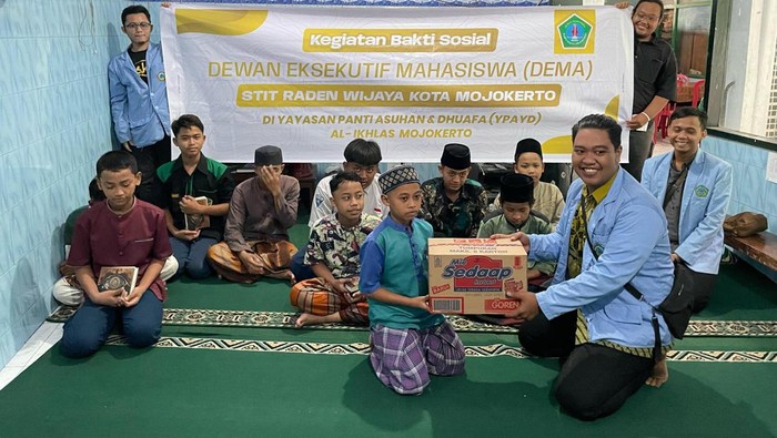 mahasiswa baksos ke panti asuhan jelang ramadan