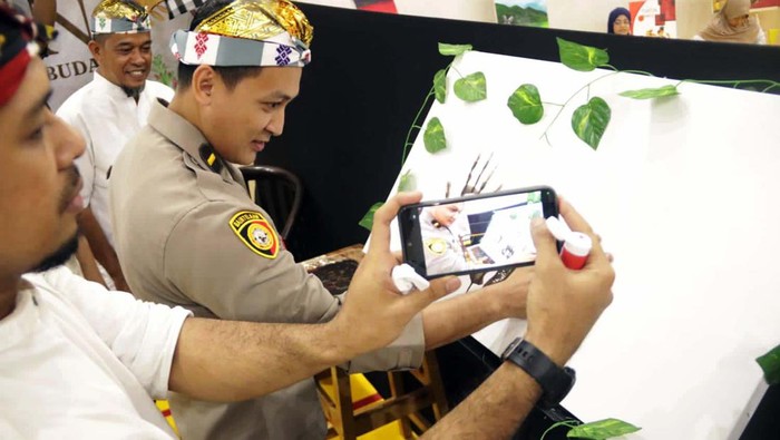 Melihat Pameran Lukisan Karya Siswa SD Muhammadiyah SD Muhammadiyah 5 (Muma) Jakarta menggelar pameran lukisan. Pameran karya siswa/i kelas 6 ini bertema