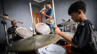 Anak-anak dalam masa tumbuh kembang mendapat beragam fasilitas guna mengasah minat dan bakat agar dapat berprestasi pada pilihan hobinya masing-masing.  