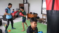 Mereka juga diajarkan keterampilan minat bakat, seperti berlatih seni melukis, musik, olah raga tinju, balap sepeda hingga pencak silat.  