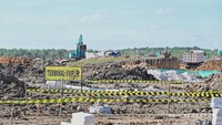 Selain itu, sedang dilakukan pula penyelesaian Bored Pile Terminal VIP dan VVIP, pembukaan jalan akses utama, serta pekerjaan land clearing di area embung. “Saya lihat pembangunan Bandara IKN progresnya bagus. Saya harap pembangunan Bandara IKN dapat sesuai rencana, sehingga bisa diujicobakan pada bulan Juli nanti,” ujar Budi Karya dalam keterangannya, Kamis (29/2/2024) - Foto: Dok. BKIP Kementerian Perhubungan