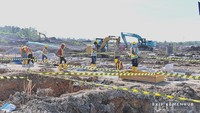 Saat ini di lokasi pembangunan bandara tengah dilakukan pekerjaan lanjutan cut & fill area peribadatan, rumah dinas, perkantoran, gedung laboratorium, kantin, akses jalan perimeter barat, dan parkiran untuk VIP - Foto: Dok. BKIP Kementerian Perhubungan