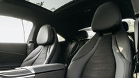 CLE 300 4Matic Coupe AMG Line dibanderol Rp 1,8 miliar berstatus off ther road. Sebagai standar, setiap mobil Mercedes-Benz dilengkapi dengan 5-Year StarService dan 2-Year StarTire. Foto: Dok. Mercedes-Benz Distribution Indonesia