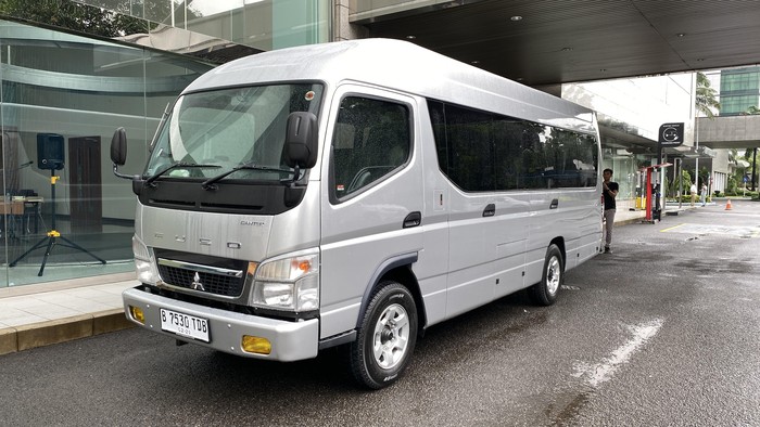Mitsubishi Canter Bus