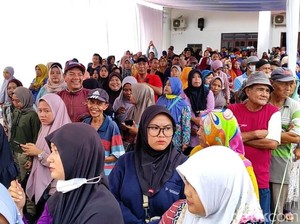 Ribuan Warga Kota Pasuruan Rela Antre Berjam-jam demi Beras Murah