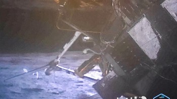Wahana antariksa buatan swasta bernama Odysseus berhasil mendarat di permukaan Bulan, menandai kembalinya Amerika Serikat ke satelit Bumi itu setelah lebih dari 50 tahun. Pendaratan yang berlangsung selama 73 menit itu merupakan momen tegang, tetapi akhirnya, wahana antariksa tersebut sukses mendarat di dekat kutub selatan Bulan.