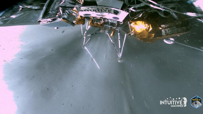 Penampakan Wahana Odysseus Milik AS yang Berhasil Mendarat di Bulan Intuitive Machines Odysseus lunar lander is seen at its landing at the Malapert A site on the Moon February 27, 2024, in an image taken using its narrow-field-of-view camera. Intuitive Machines/Handout via REUTERS THIS IMAGE HAS BEEN SUPPLIED BY A THIRD PARTY. NO RESALES. NO ARCHIVES. MANDATORY CREDIT