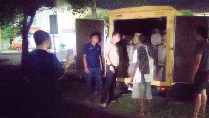 Penemuan 2 ton BBM ilegal di pintu tol Bandar Selamat, Medan. (Dok Kodam I/BB)
