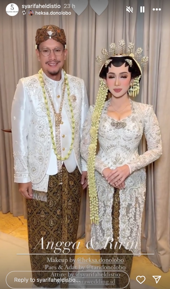 Setelah menggelar lamaran pada Desember 2023, Angga Puradireja yang merupakan vokalis Malik & D’Essentials kini telah resmi menikah dengan Dewi Andarini. Dewi Andarini sendiri rupanya merupaakan adik ipar Rian vokalis band D’Masiv. Foto: Instagram/@syarifaheldistio