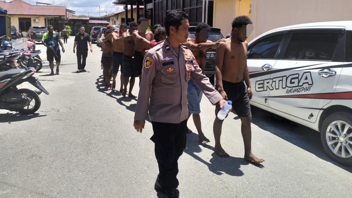 Polisi mengamankan 31 orang akibat kericuhan saat pesta ulang tahun di Jayapura.